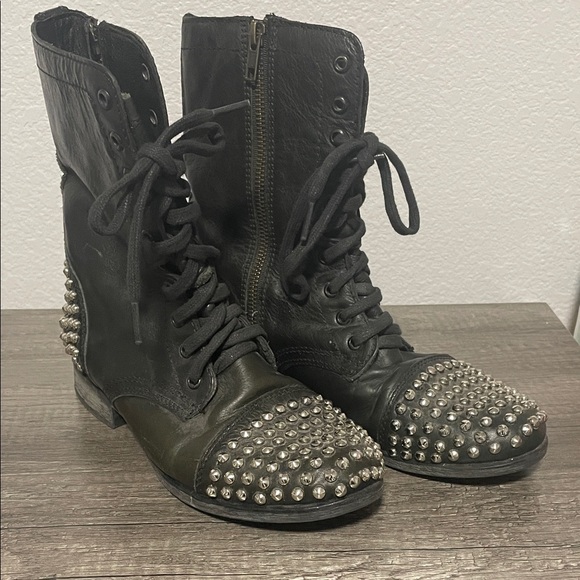 Steve Madden Women’s Leather Tarnney Studded Black Combat Boots Size 8 - Picture 1 of 6
